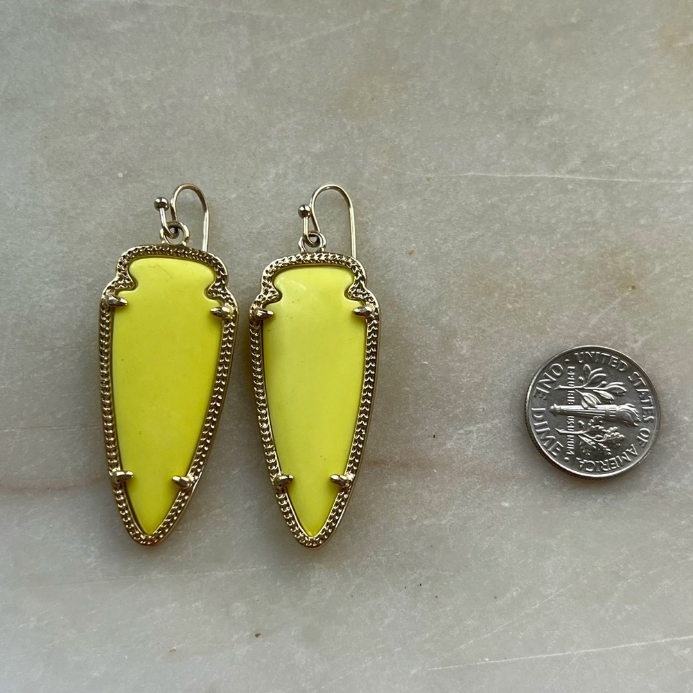 Kendra Scott Skylar Arrowhead gold and neon yellow earrings
